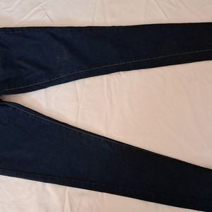 710 super skinny Levi Strauss  W24 L30 color very dark blue